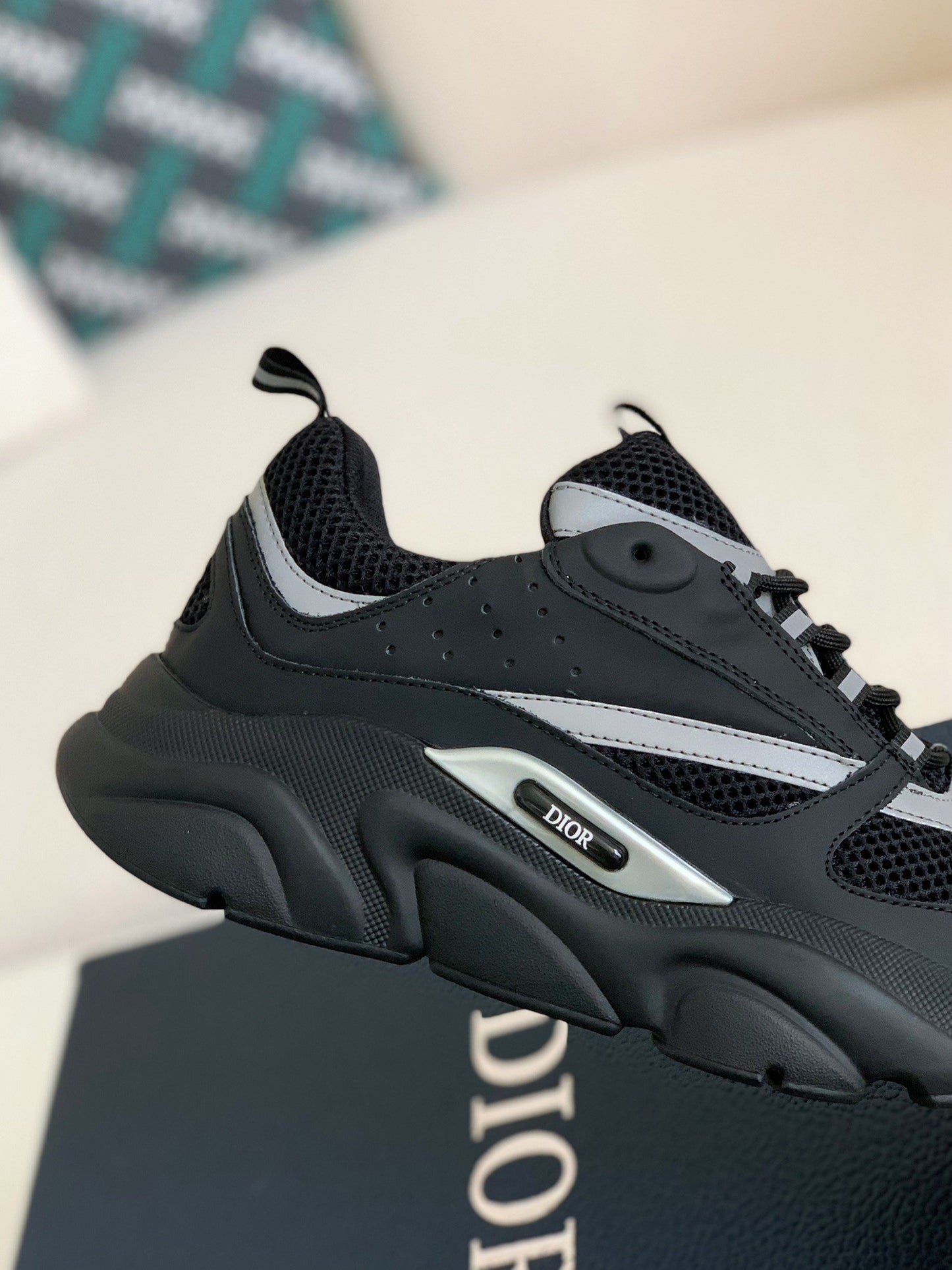 Dior B22